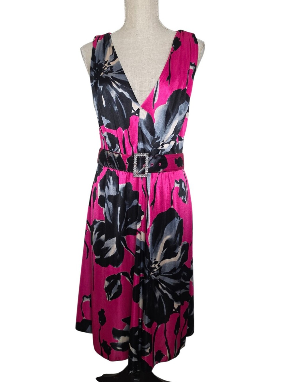 5/$15 Bisou Bisou Hot Pink Satin Floral Dress